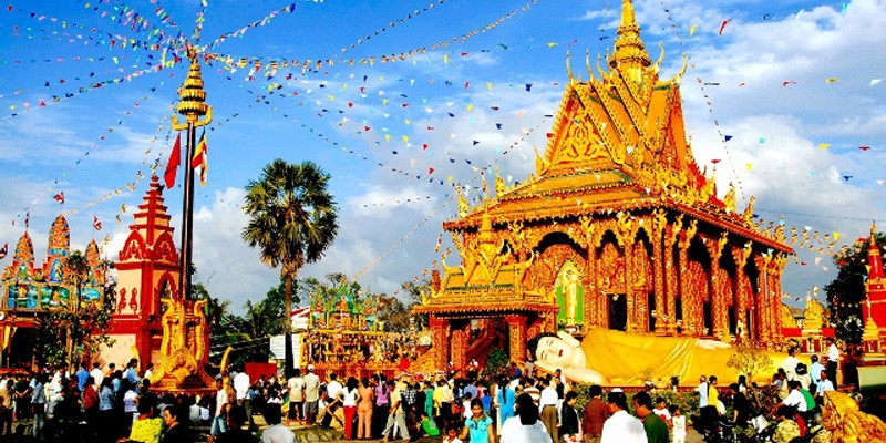 Kinh nghiệm du lịch Campuchia tự túc: Khám phá xứ sở chùa tháp huyền bí 3 Tết Khmer truyền thống (Chôl Chnăm Thmây) được diễn ra vào tháng 4 hàng năm