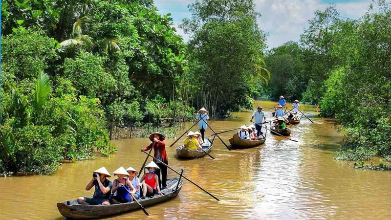 Khu du lịch Vinh Sang với trường đua đà điểu và khu vui chơi