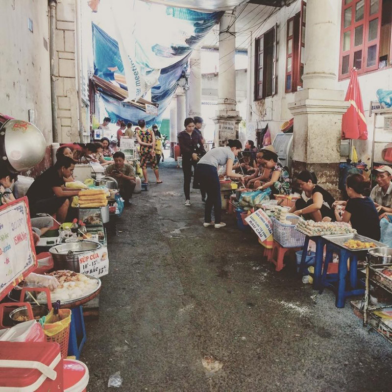 Hẻm 76 Hai Bà Trưng tuy nhỏ nhưng quy tụ nhiều món ăn ngon