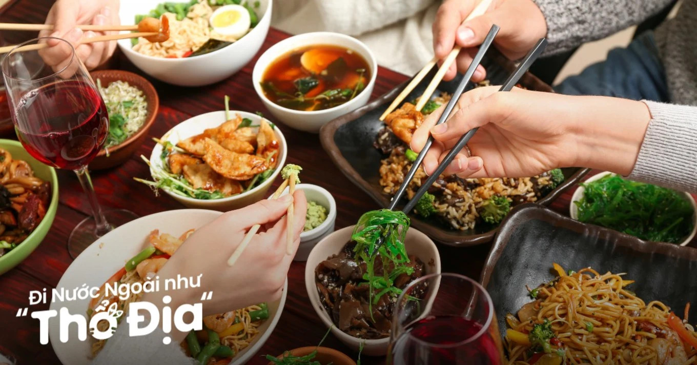 Bàn ăn thịnh soạn với nhiều món ăn Trung Quốc