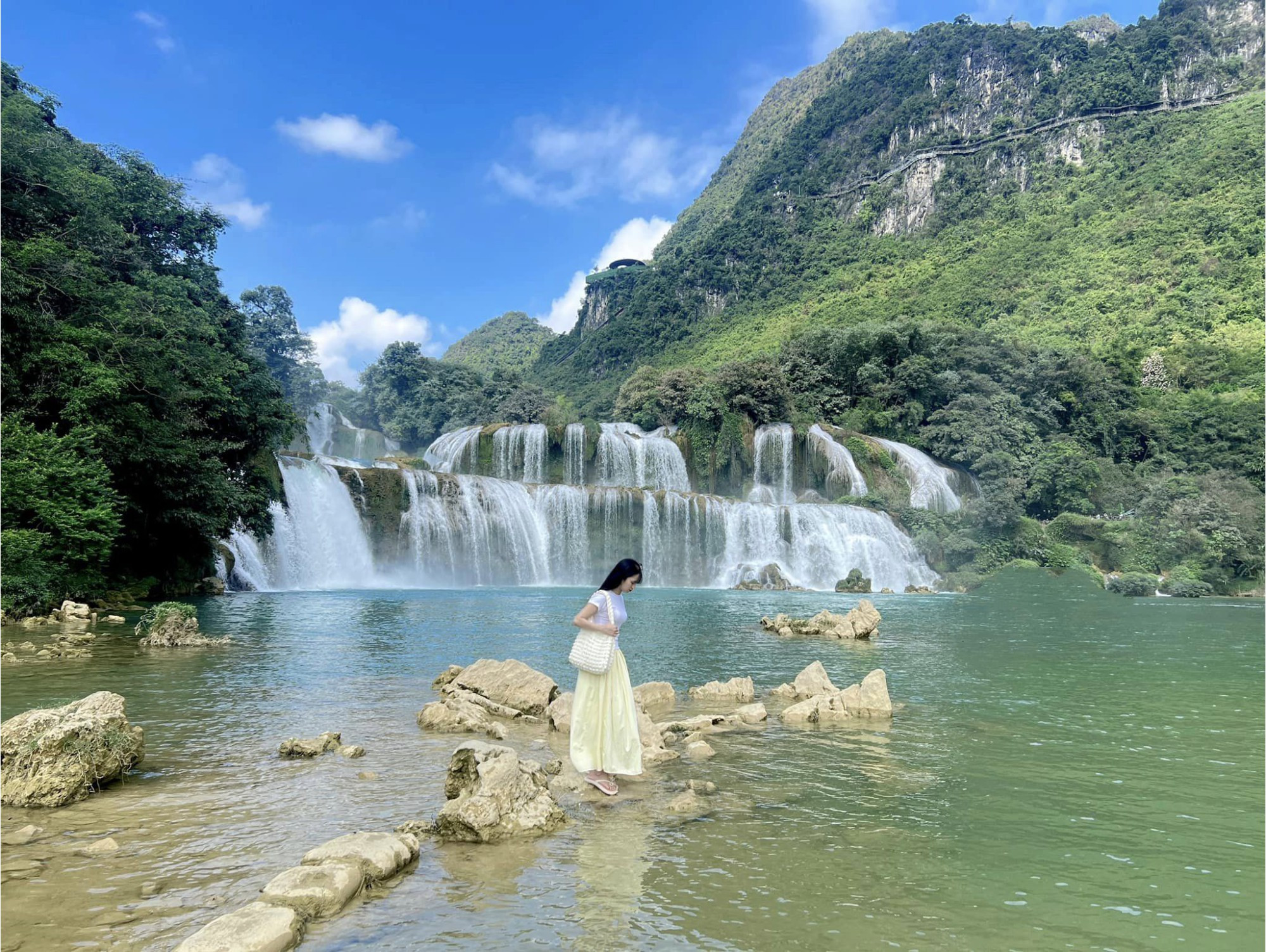 Cung đường tới Cao Bằng với cảnh sắc núi rừng hùng vĩ