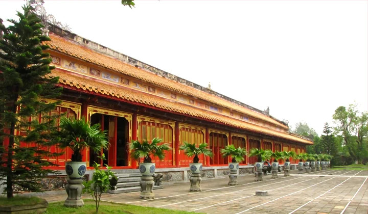 Khám phá Đại Nội Huế: Cẩm nang chi tiết về trái tim Cố đô 5 Thế Miếu với kiến trúc cổ kính, là nơi thờ tự các vị vua Nguyễn