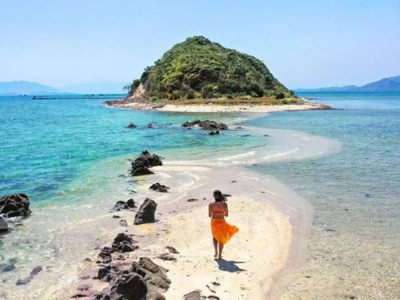 Khám phá 16 Tour Nha Trang Trong Ngày Hấp Dẫn Nhất Định Phải Thử 2 Con đường xuyên biển độc đáo ở Đảo Điệp Sơn