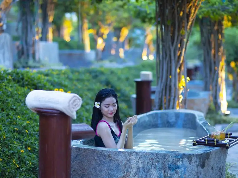 Khám phá 16 Tour Nha Trang Trong Ngày Hấp Dẫn Nhất Định Phải Thử 3 Trải nghiệm tắm bùn khoáng thư giãn tại Hòn Tằm