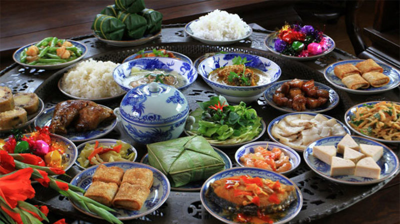 Khám phá Phong Tục Tết Miền Trung: Nét Đẹp Văn Hóa Khó Phai 4 Mâm cỗ Tết miền Trung với đa dạng các món ăn