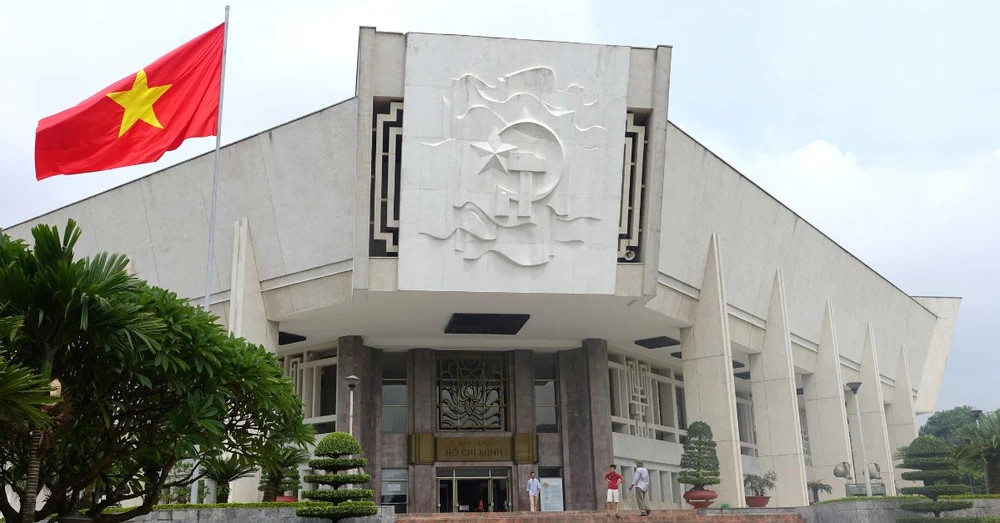 Khám Phá Các Bảo Tàng Hà Nội: Cẩm Nang Du Lịch Văn Hóa Thủ Đô 2 Toàn cảnh Bảo Tàng Hồ Chí Minh tại Hà Nội