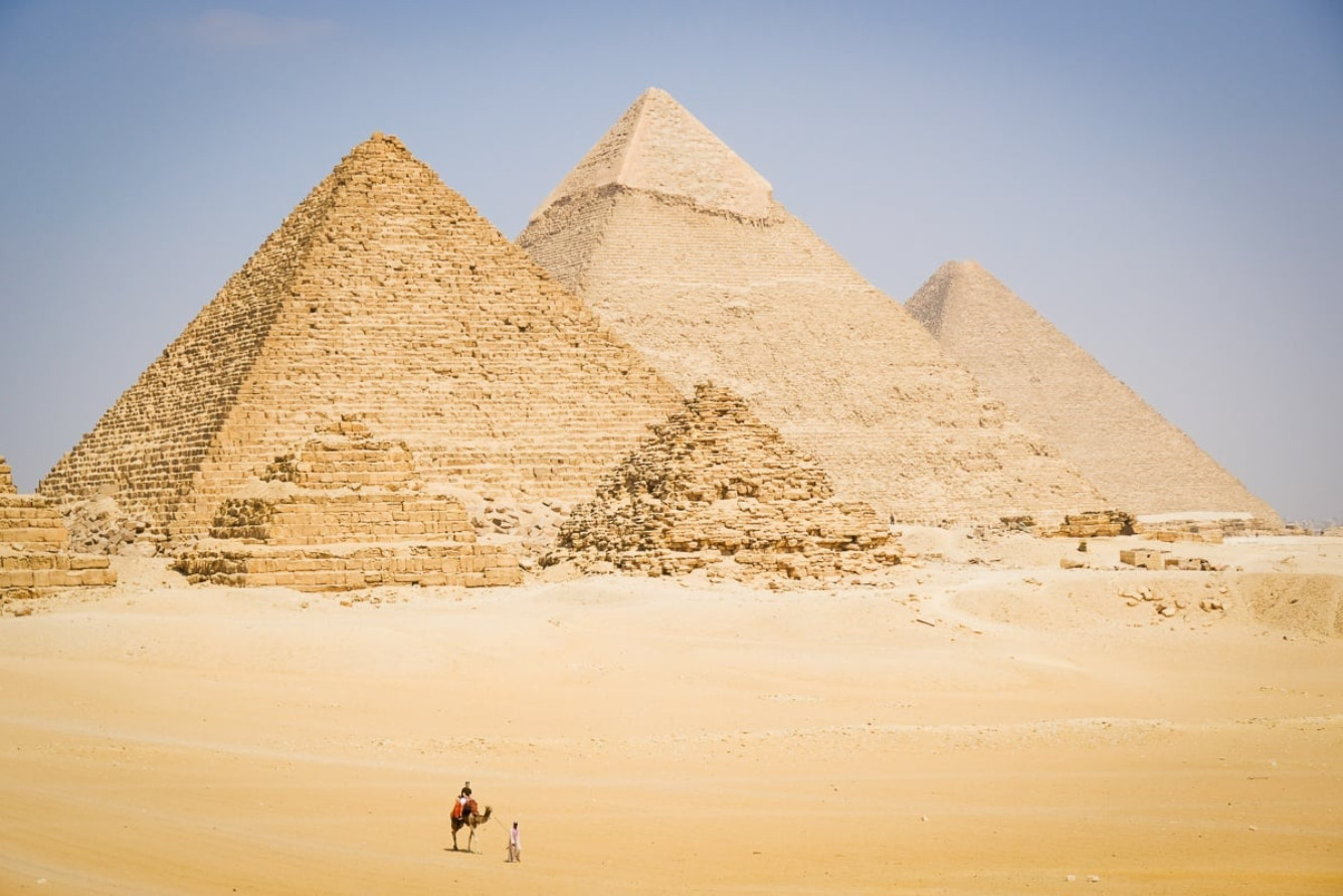 Cấu trúc đá khổng lồ bên ngoài của Đại kim tự tháp Giza