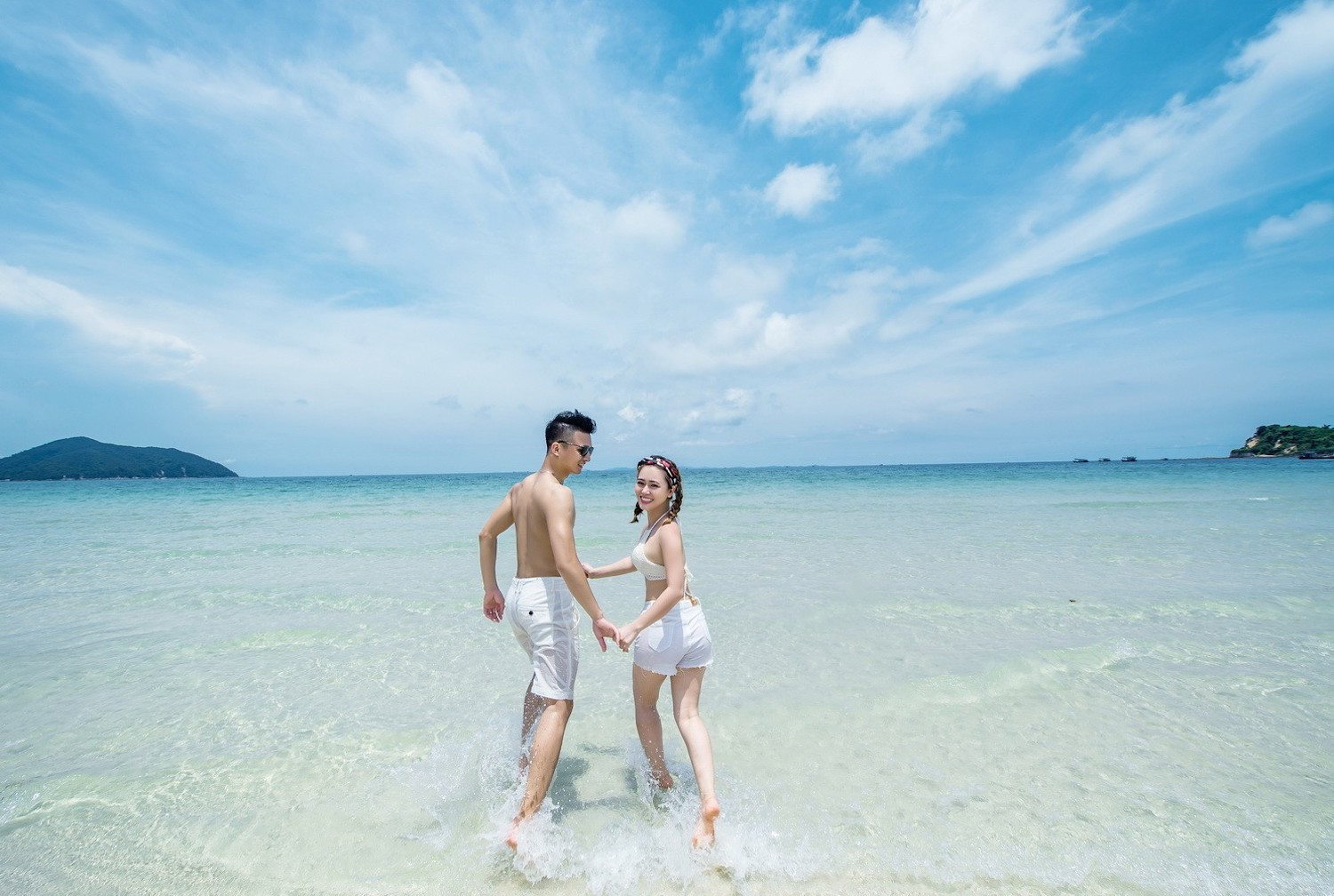 Thỏa sức vui vơi chơi bên bãi biển đảo Minh Châu