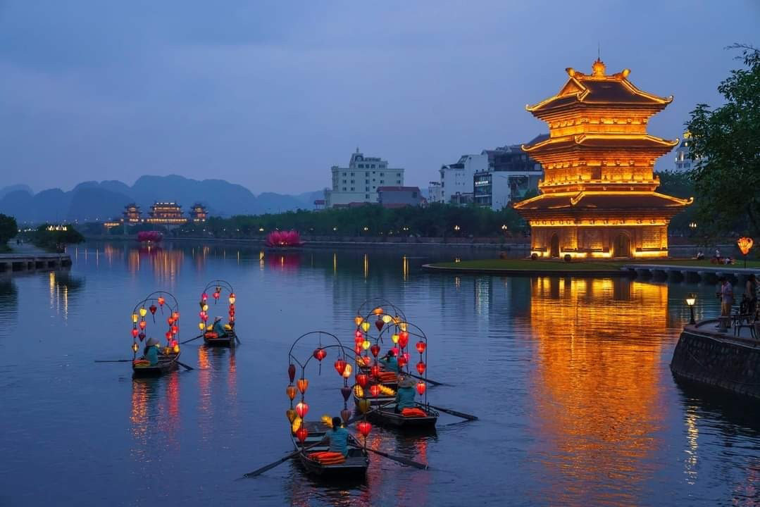 Phố Cổ Hoa Lư: Khám Phá Kinh Đô Xưa và Nét Đẹp Văn Hóa Ninh Bình 1 Tổng quan Phố cổ Hoa Lư với kiến trúc cổ kính tái hiện kinh đô xưa