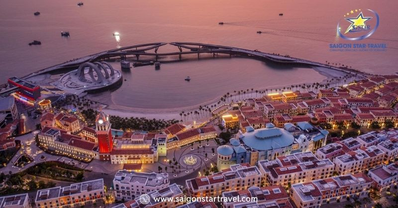 Tour Phú Quốc 4 Ngày 3 Đêm: Cẩm Nang Khám Phá Đảo Ngọc Trọn Vẹn Từ A-Z 5 Thị trấn Địa Trung Hải và Thành phố Hoàng hôn Phú Quốc, với kiến trúc độc đáo và khung cảnh hoàng hôn tuyệt đẹp