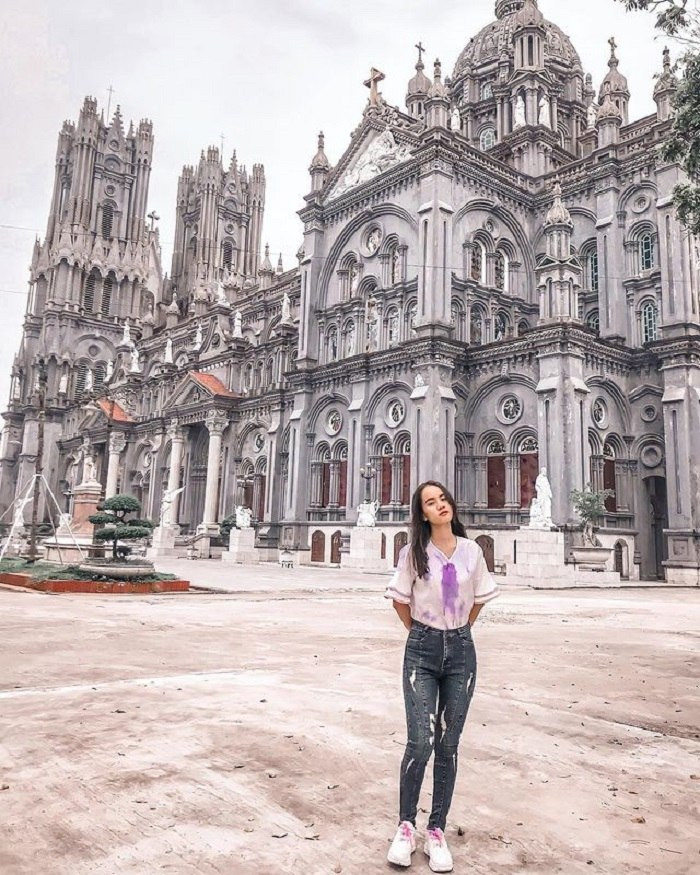 Khám Phá Quê Lúa: Cẩm Nang Du Lịch Thái Bình 1 Ngày Trọn Vẹn 3 Ngoại cảnh nguy nga của Nhà thờ Bắc Trạch