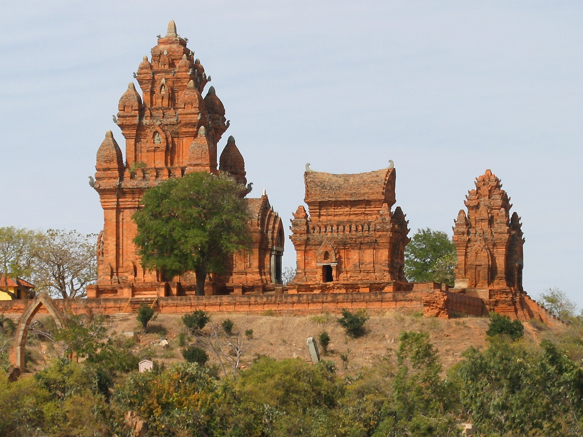 Cẩm nang du lịch Ninh Chữ Vĩnh Hy: Khám phá vẻ đẹp hoang sơ và trải nghiệm độc đáo 3 poklanggaraichamtowers 1