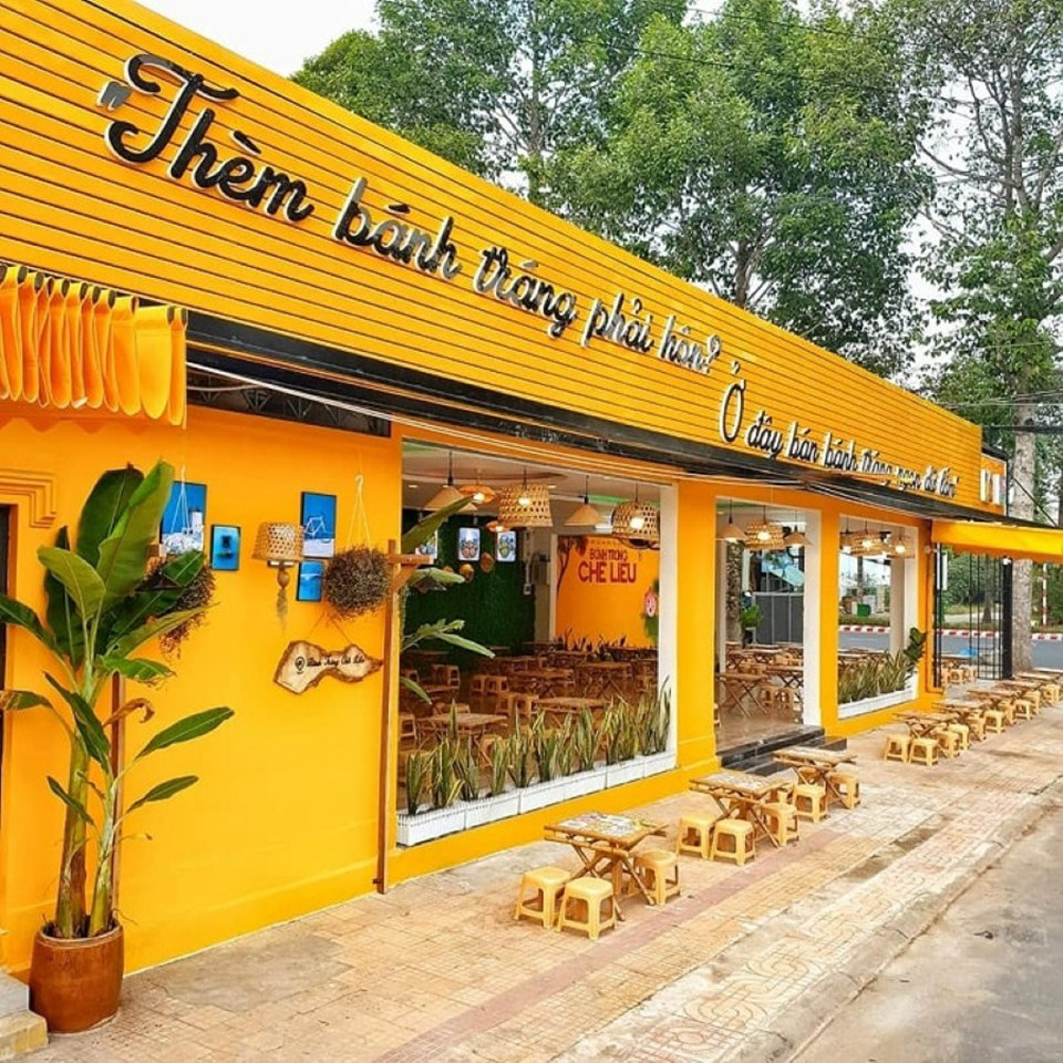 Top 12 Quán Ăn Ngon Ở Tây Ninh Đừng Bỏ Lỡ Cho Mọi Thực Khách 3 Một quán ăn vặt ở Tây Ninh với không gian được trang trí bắt mắt